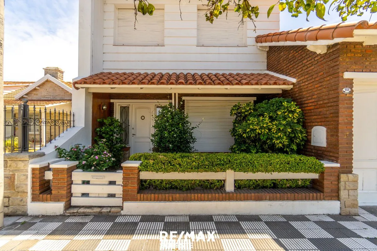 VENTA CASA TRES DORMITORIO EN EL CENTRO DE PUNTA A foto 2