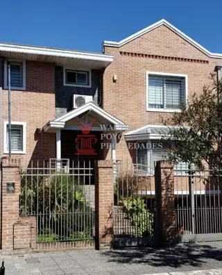 Venta casa tipo chalet permuta, 4 amb, 4 baños uno en suite, garaje 3 autos foto 1