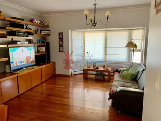 Venta casa tipo chalet permuta, 4 amb, 4 baños uno en suite, garaje 3 autos foto 2