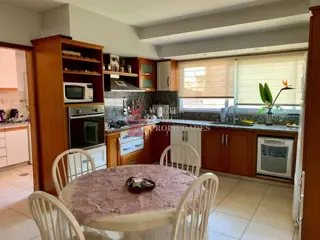 Venta casa tipo chalet permuta, 4 amb, 4 baños uno en suite, garaje 3 autos foto 3