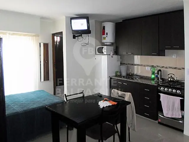 SAN BERNARDO: ALQUILER DE MONOAMBIENTE, TODO AMOBLADO SOBRE AV.CHIOZZA, A 1 CDRA DEL MAR. INMEJORABLE UBICACION. VISTA PANORAMICA.