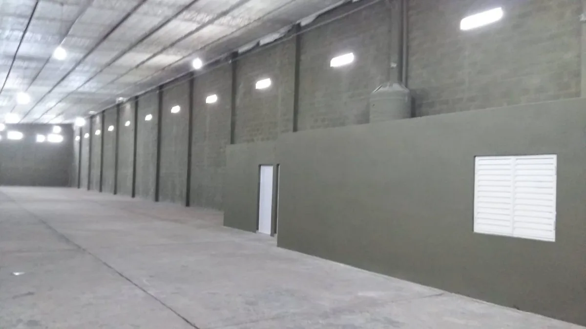 Galpón de 721 m² con oficina, a pasos de Newbery foto 3