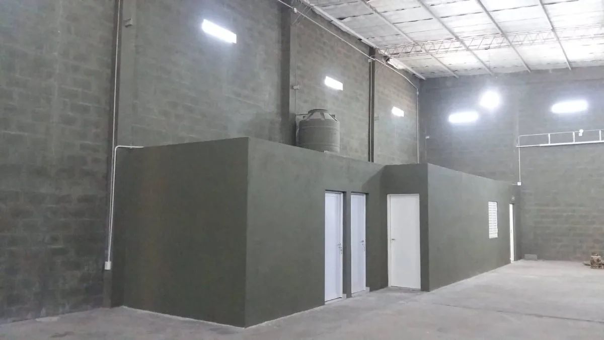 Galpón de 721 m² con oficina, a pasos de Newbery foto 4