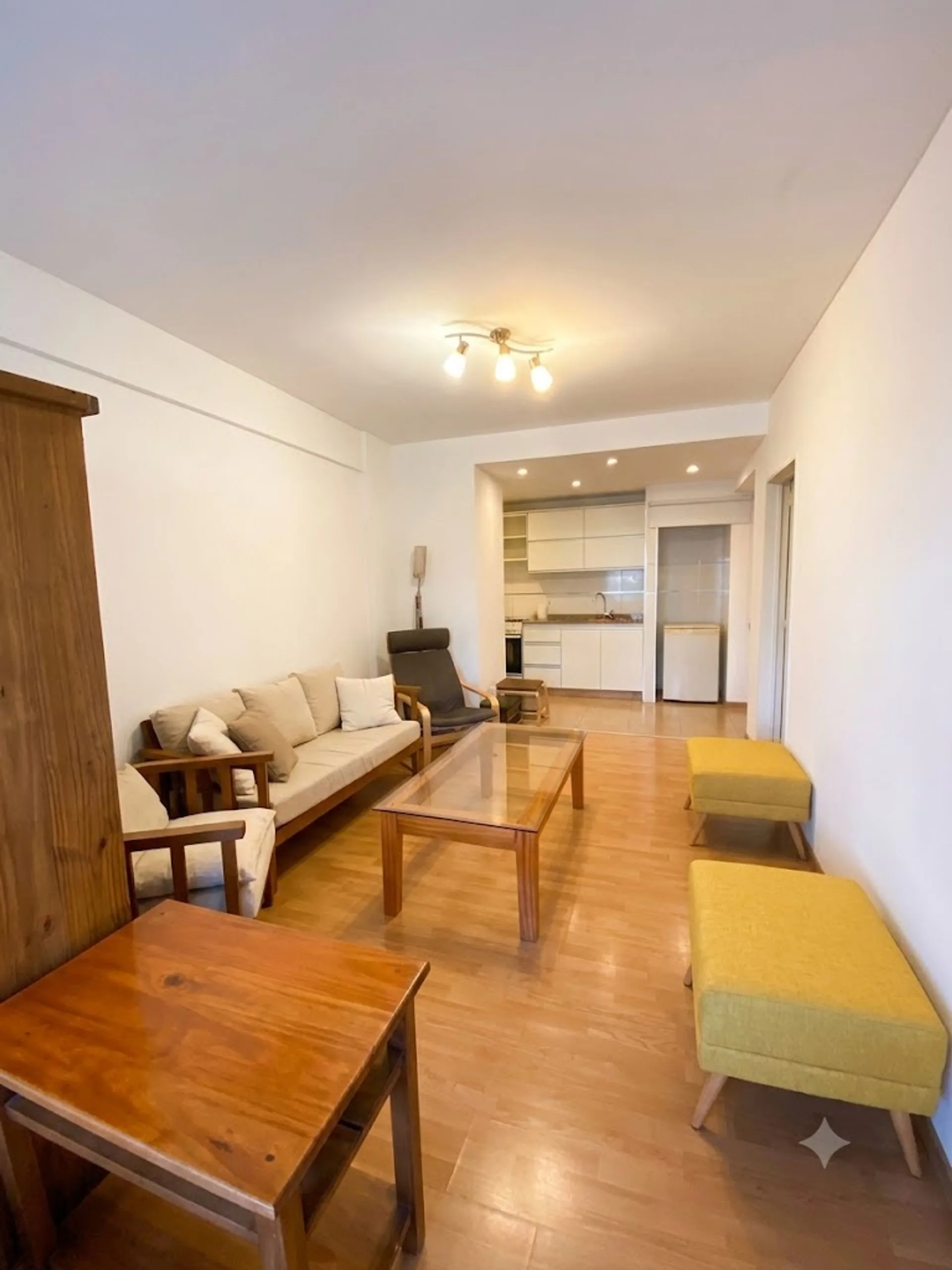 Monoambiente con balcón, cochera y vista abierta foto 2