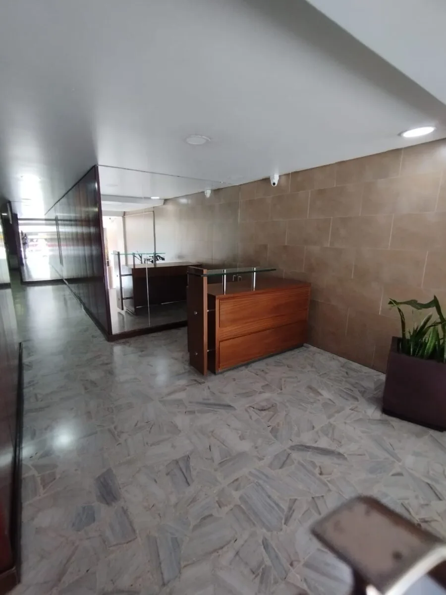VENTA - COLEGIALES - Av Cabildo 1100 - 2 amb luminoso! U$S83000 foto 2