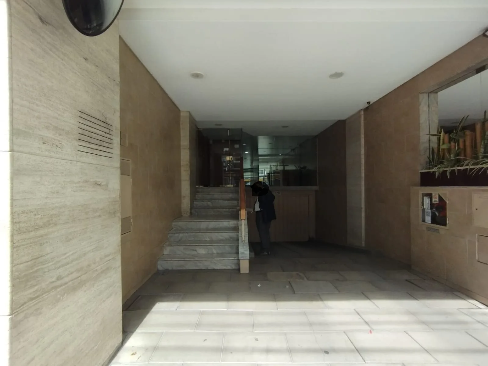 VENTA - COLEGIALES - Av Cabildo 1100 - 2 amb luminoso! U$S83000 foto 3