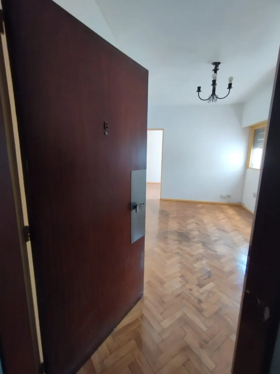 VENTA - COLEGIALES - Av Cabildo 1100 - 2 amb luminoso! U$S83000 foto 4