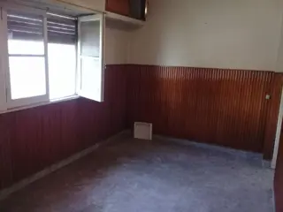 EXCELENTE PROPIEDAD EN LOTE PROPIO CON FONDO. foto 4