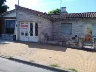 EXCELENTE PROPIEDAD EN LOTE PROPIO CON FONDO. foto 5