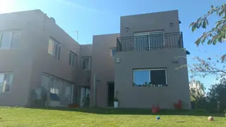 Casa a 1º laguna Barrio Cerrado Santa Isabel foto 2