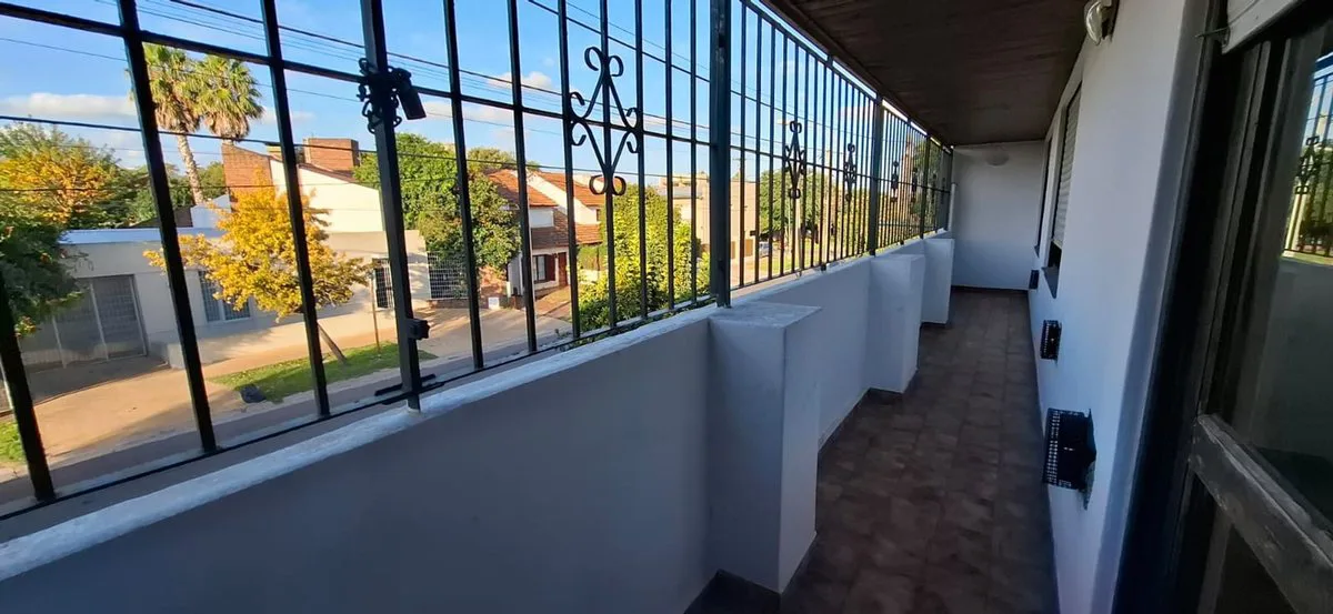 VENTA CASA MAS LOCAL MAS 3 DEPARTAMNTOS LOTE 450M2 foto 2