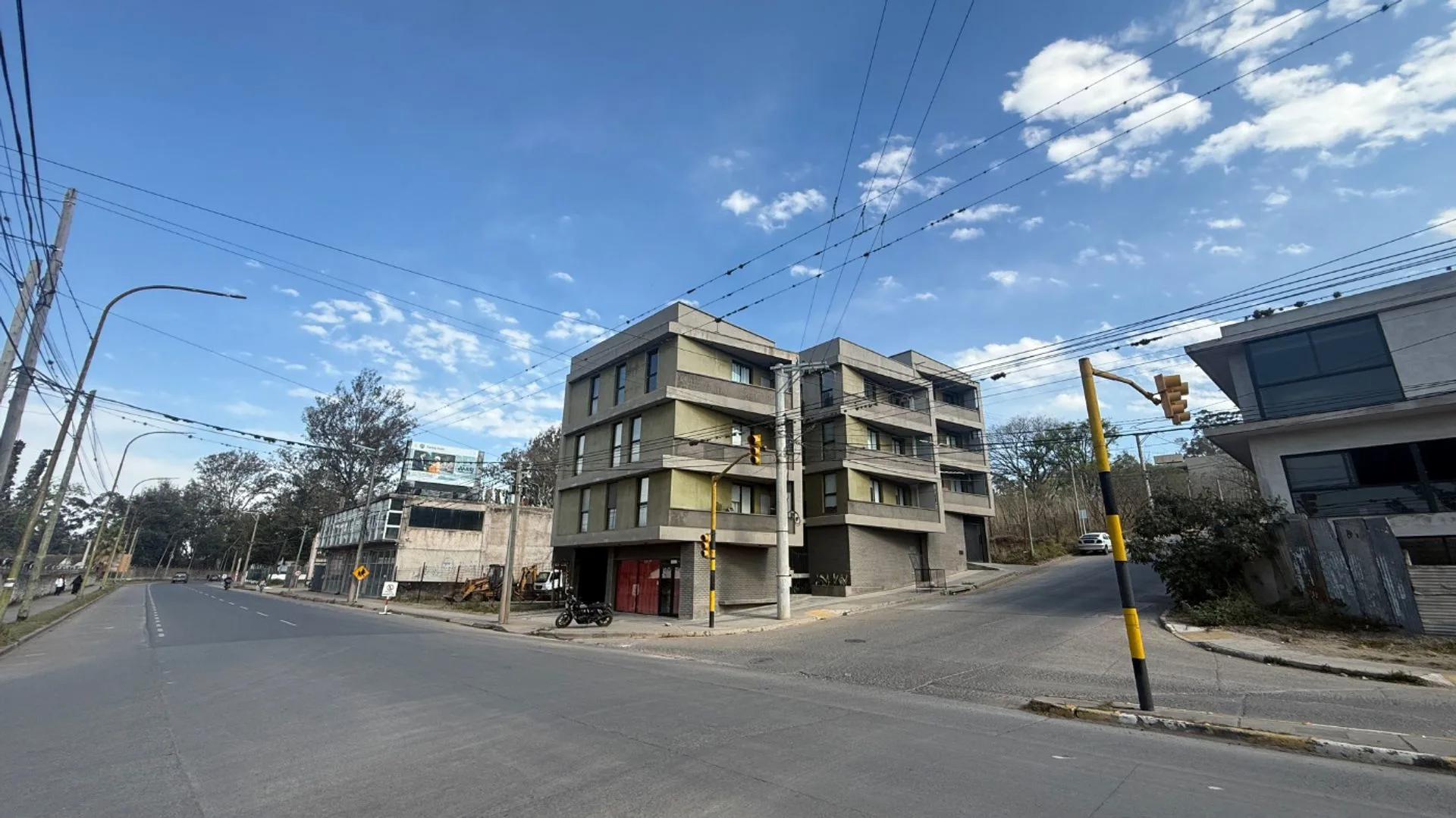 VENTA DPTO 2 DORMITORIOS C/ COCHERA AV BOLIVIA foto 4