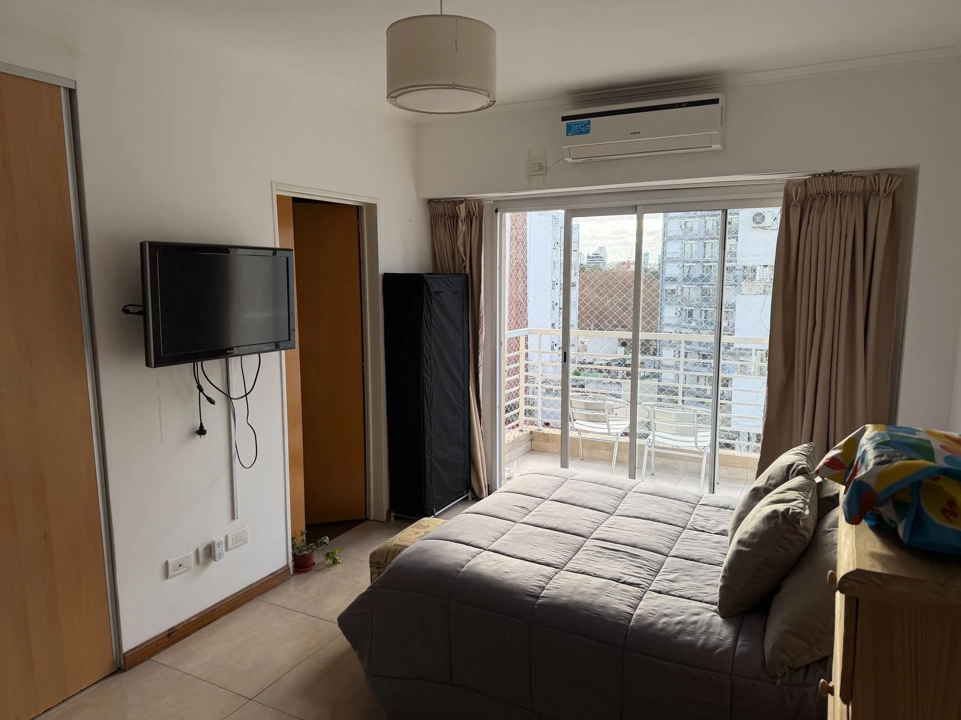 Venta Monoamb.  c/ balcón y cochera en Caballito foto 3