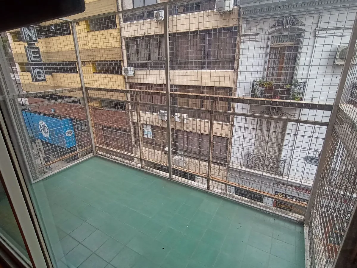 ALQUILER TRES AMBIENTES CON BALCON EN MICROCENTRO foto 2