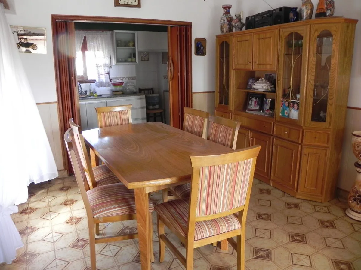 Amplia Propiedad en Venta con Local foto 5