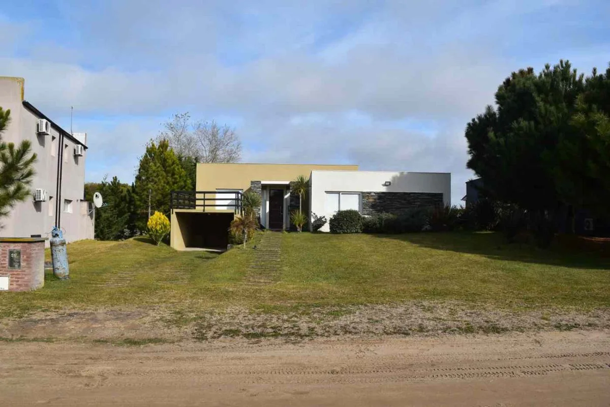 VENTA DE CASA EN COSTA ESMERALDA RESIDENCIAL 1 foto 3