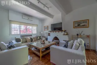 Casa 5 ambientes Vicente López, con pileta, galeria y 2 dos cocheras foto 4