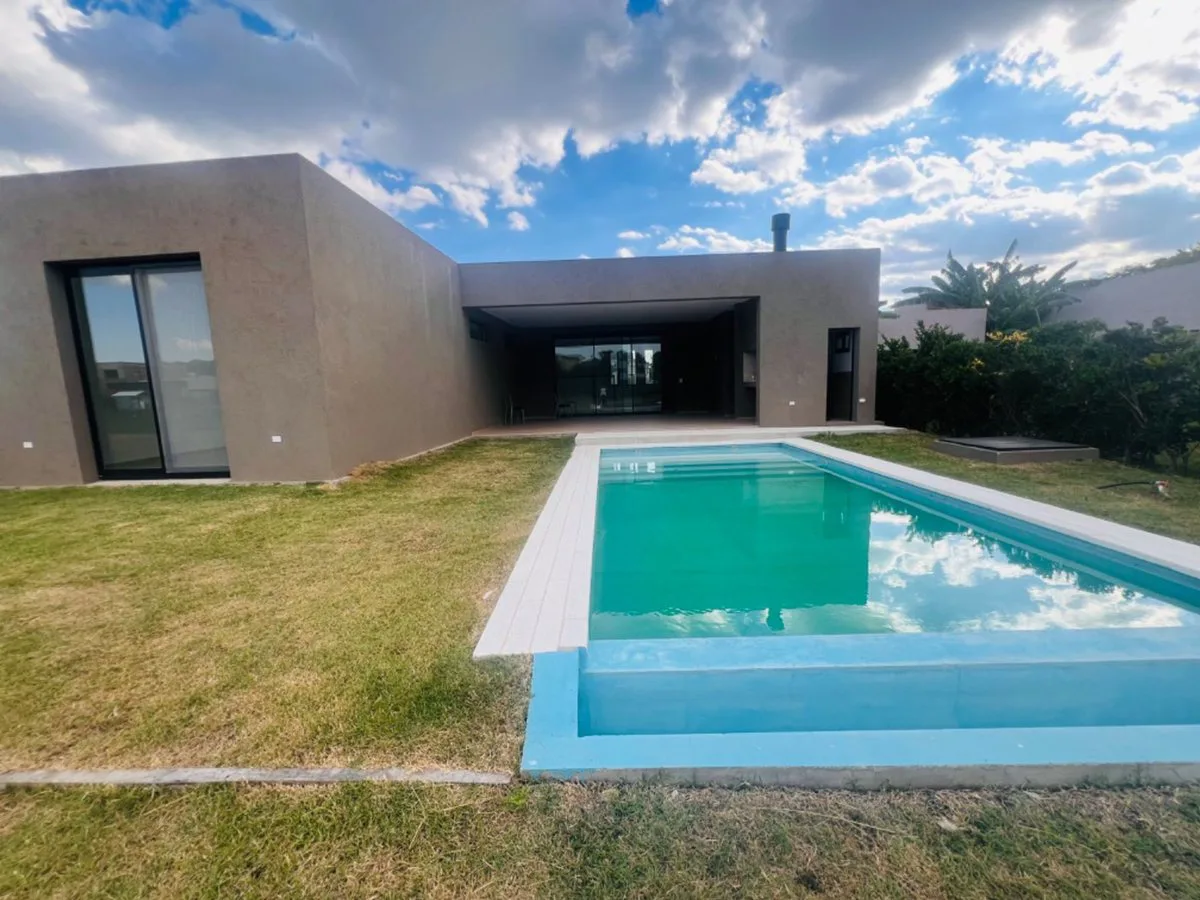 VENTA CASA 5 AMBIENTES STA ELENA PILAR DEL ESTE foto 3
