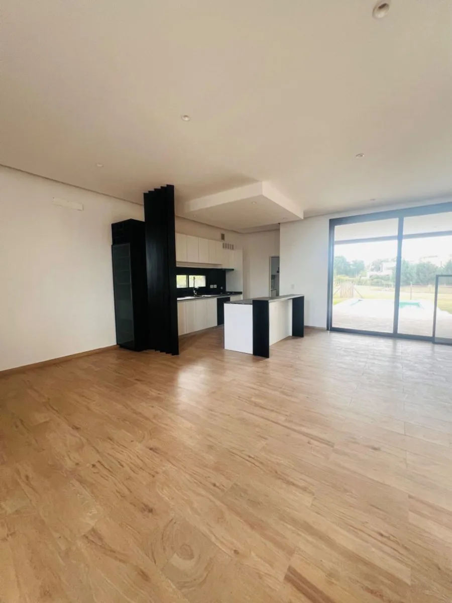 VENTA CASA 5 AMBIENTES STA ELENA PILAR DEL ESTE foto 4