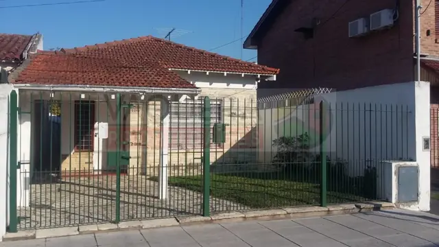 Impecable chalet de 4 ambientes en una planta con jardin y pileta