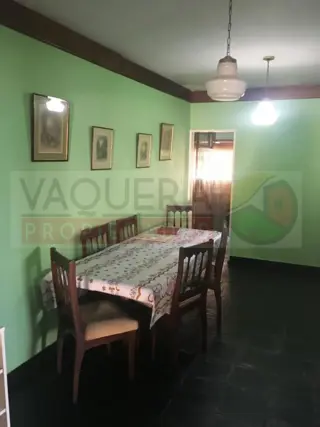 Impecable chalet de 4 ambientes en una planta con jardin y pileta foto 2
