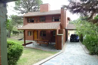 SE VENDE CASA EN PINAMAR A 5 CUADRAS DE LA PLAYA foto 3