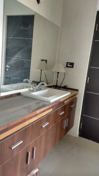Oportunidad!! Departamento 2 dormitorios frente, balcon amplio con cochera foto 3