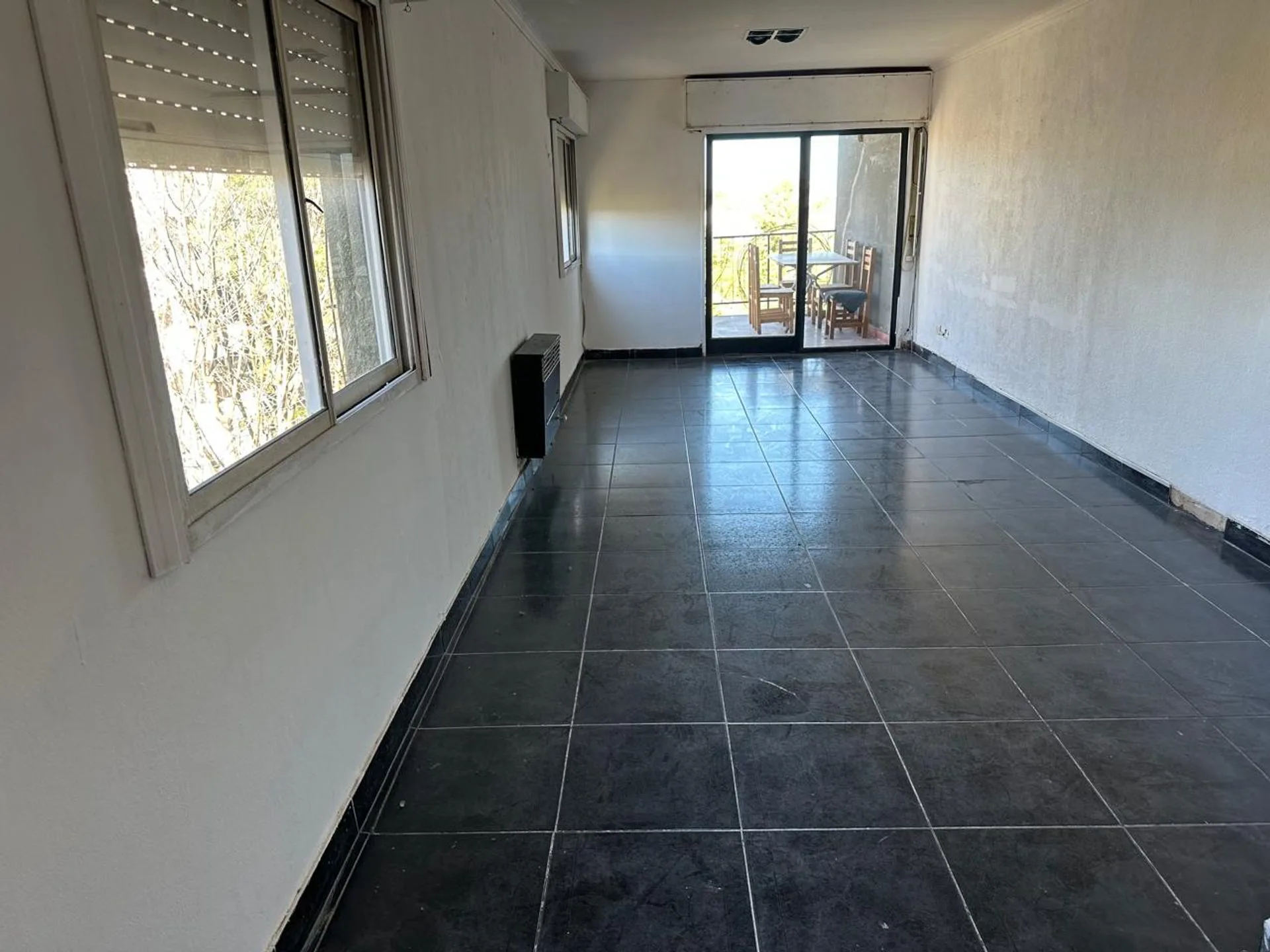 Departamento 4 dormitorios  venta en Villa Elvira foto 2