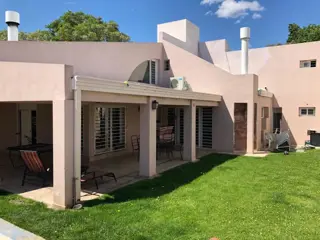 En Venta Casa 4 Dormitorio Bº Jardines del Rey 600 mts2 foto 3