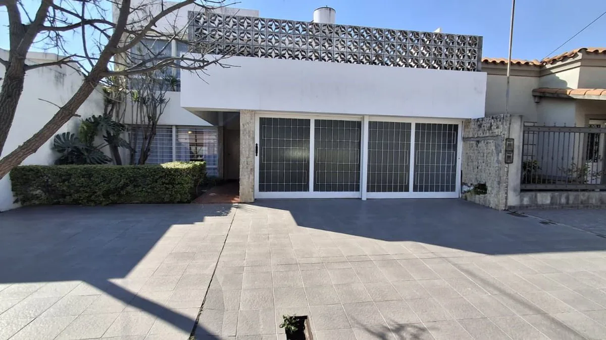 VENTA CASA (DOS PROPIEDADES INDIVIDUALES ) B. ROCA foto 2