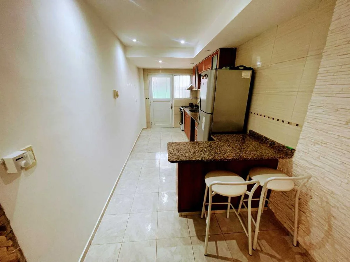 VENTA CASA 4 AMBIENTES MAS DEPARTAMENTO 2 AMB. foto 4
