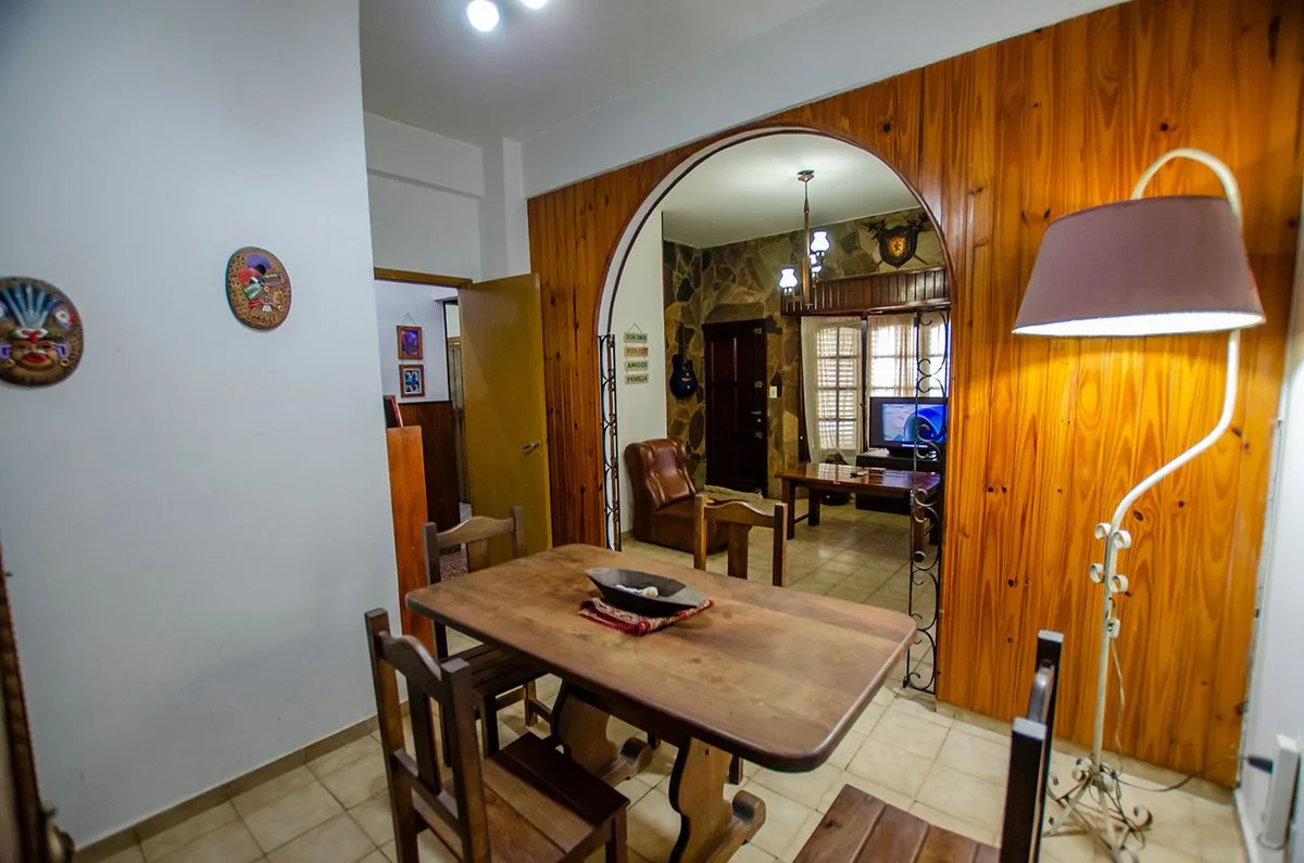 CASA EN VENTA BURZACO CON QUINCHO Y PILETA foto 3