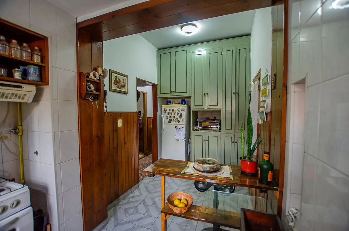 CASA EN VENTA BURZACO CON QUINCHO Y PILETA foto 4