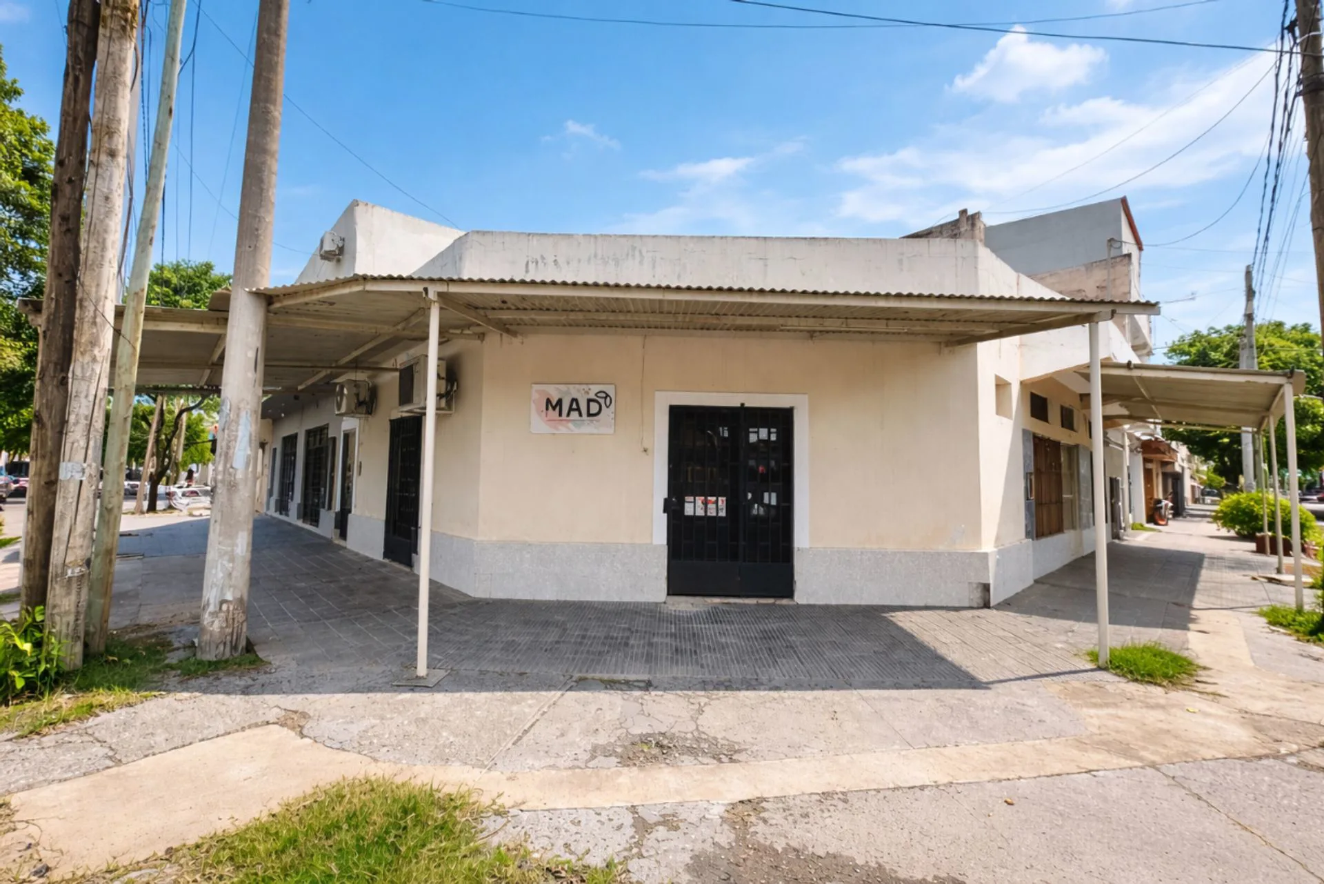 EN VENTA LOCALES COMERCIALES EN MORENO Y MAIPU