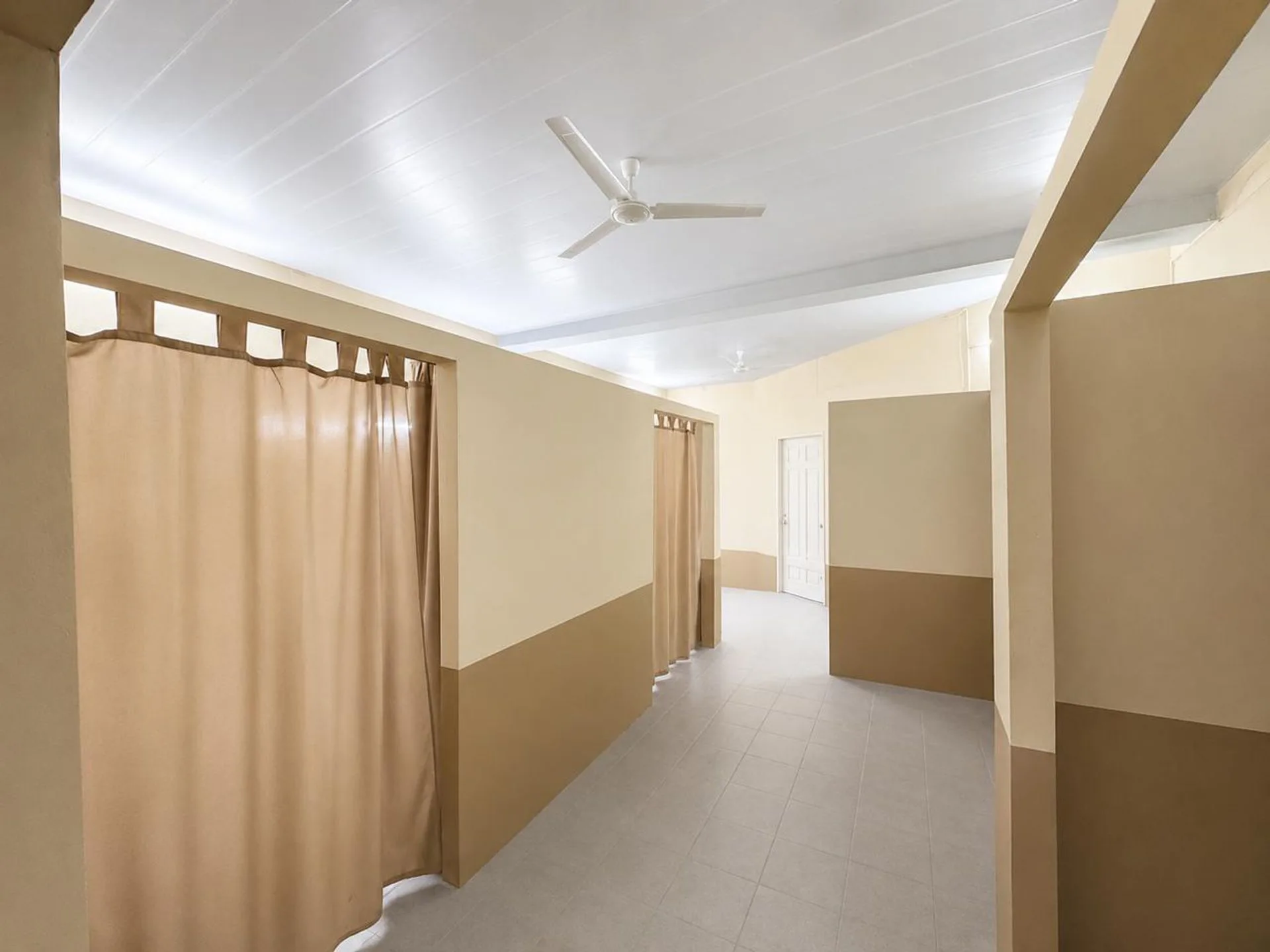 EN VENTA LOCALES COMERCIALES EN MORENO Y MAIPU foto 4