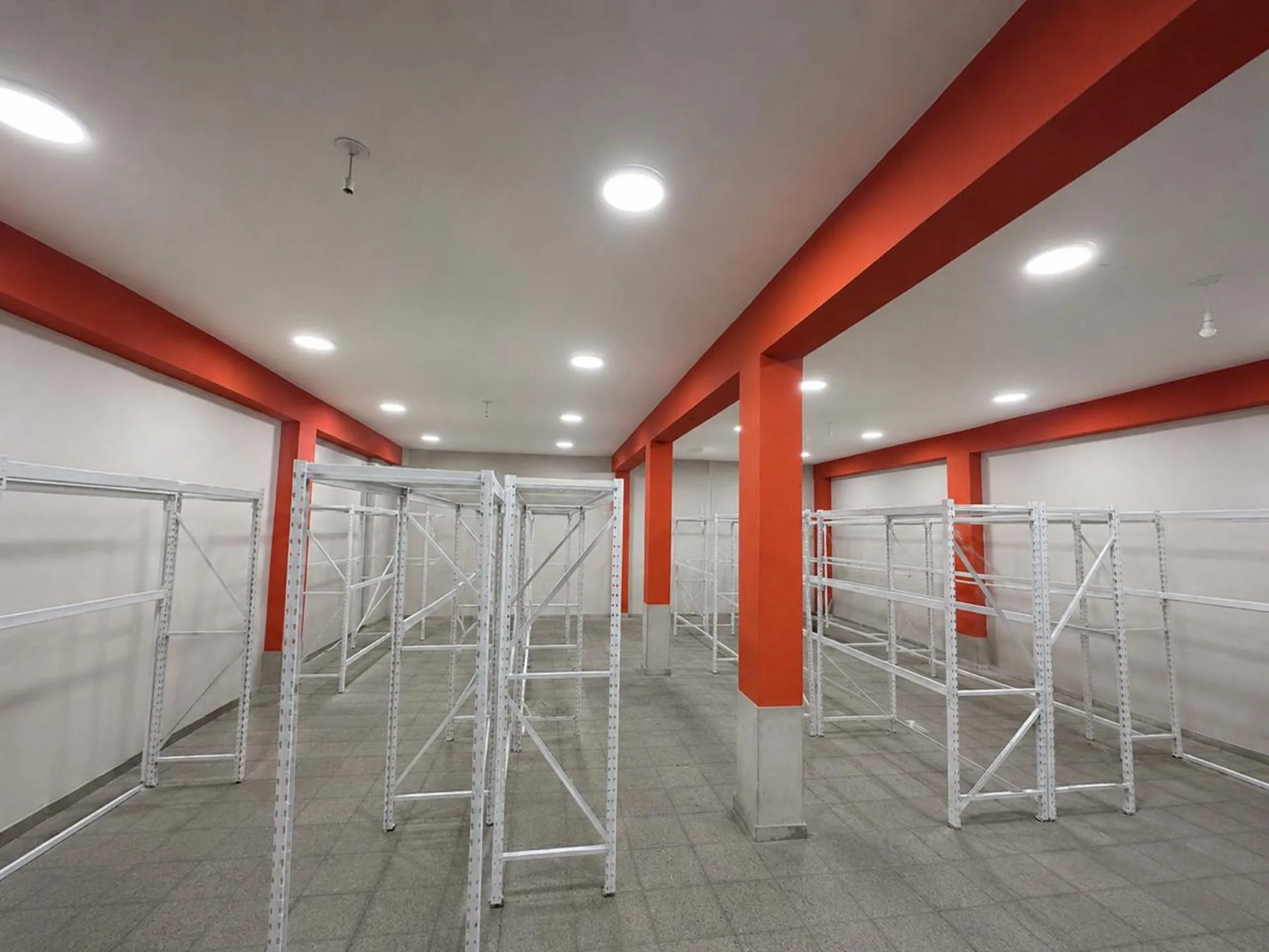 EN VENTA LOCALES COMERCIALES EN MORENO Y MAIPU foto 5