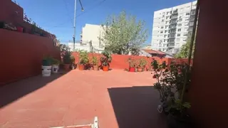 CASA /LOTE SOBRE AV EMILIO CASTRO , GALPON/DEPOSITO  EN PLANTA BAJA y PH 3 AMB EN PLANTA ALTA CON TERRAZA foto 1