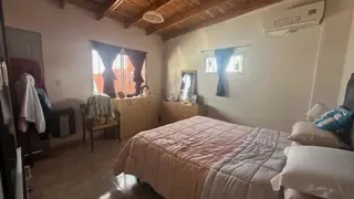 CASA /LOTE SOBRE AV EMILIO CASTRO , GALPON/DEPOSITO  EN PLANTA BAJA y PH 3 AMB EN PLANTA ALTA CON TERRAZA foto 4
