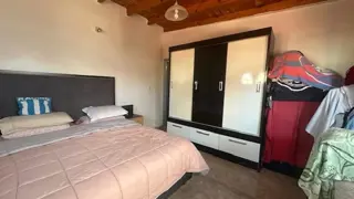 CASA /LOTE SOBRE AV EMILIO CASTRO , GALPON/DEPOSITO  EN PLANTA BAJA y PH 3 AMB EN PLANTA ALTA CON TERRAZA foto 5