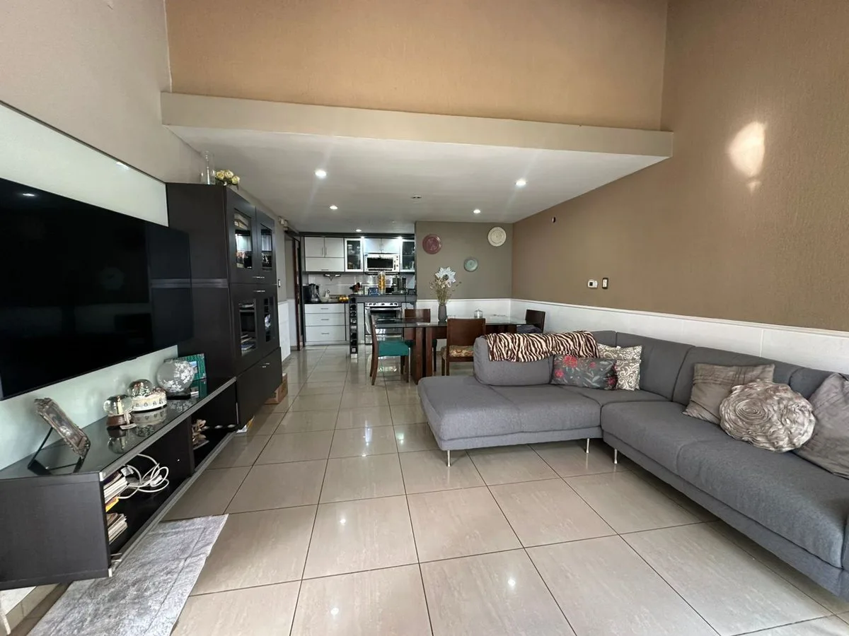 VENTA DE CASA DE CATEG. SOBRE ACCESO ESTE, MAIPU foto 2