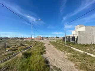 SE VENDEN LOTES EN BARRIO SANTA CLARA VIEDMA foto 3
