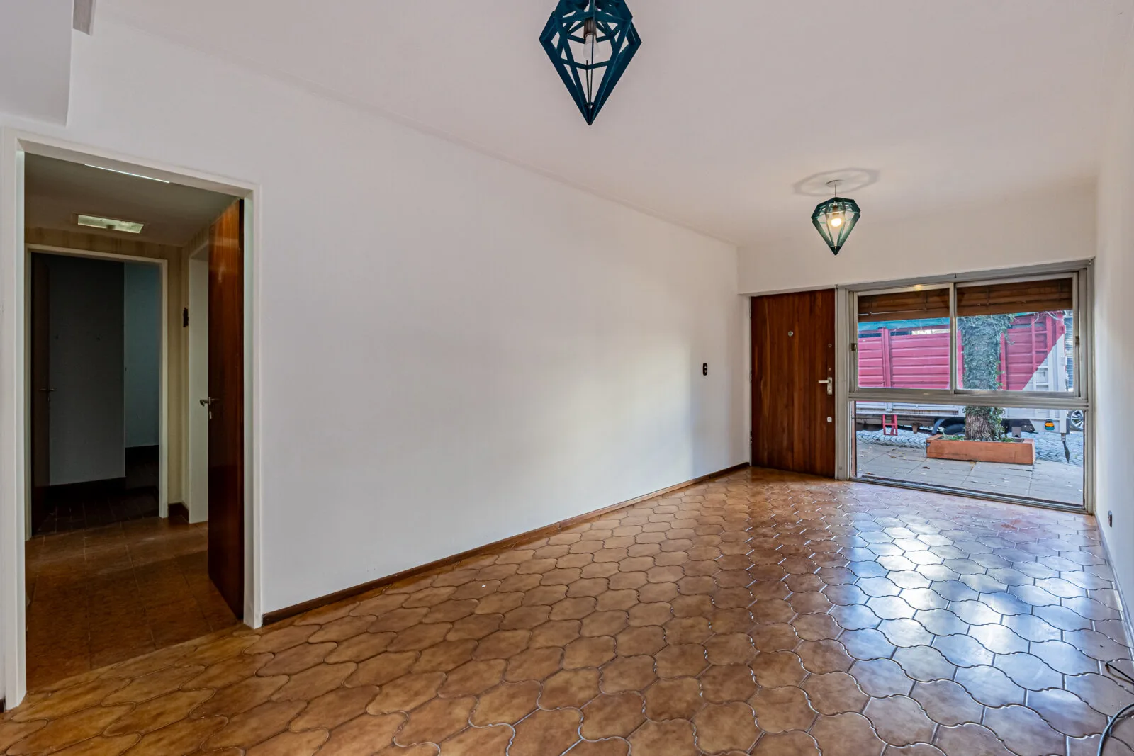 CASA 3 AMBIENTES PATIO GARAGE LAVADERO 2 BAÑOS LOTE PROPIO foto 3