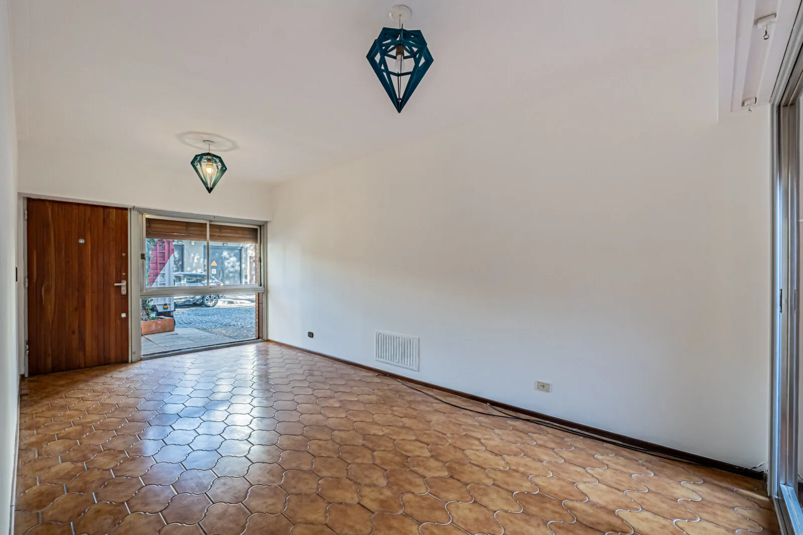 CASA 3 AMBIENTES PATIO GARAGE LAVADERO 2 BAÑOS LOTE PROPIO foto 5