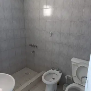 GUIDEK STASIUK PROPIEDADES ALQUILA AMPLIO DEPARTAMENTO ZONA CENTRO foto 3