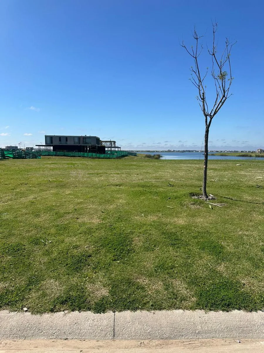 LOTE VENTA BARRIO AMARRAS PUERTOS  AL LAGO CENTRAL foto 5