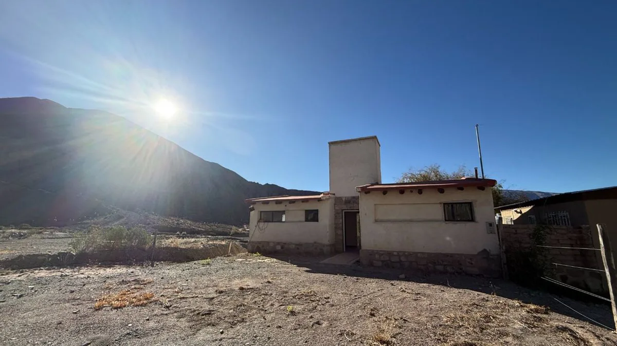 VENTA CASA 2 AMBIENTES TERRENO 867M2 PURMAMARCA foto 2