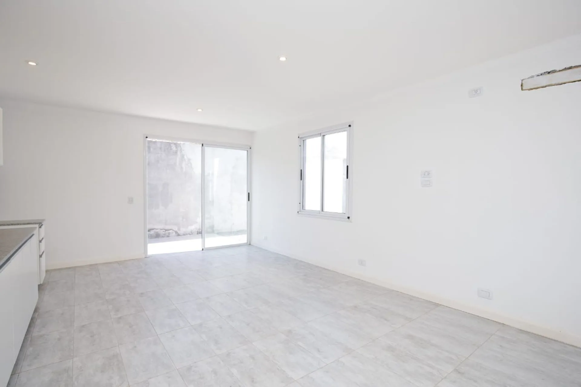 Venta Duplex 3 ambientes De Vicenzo con cochera foto 2