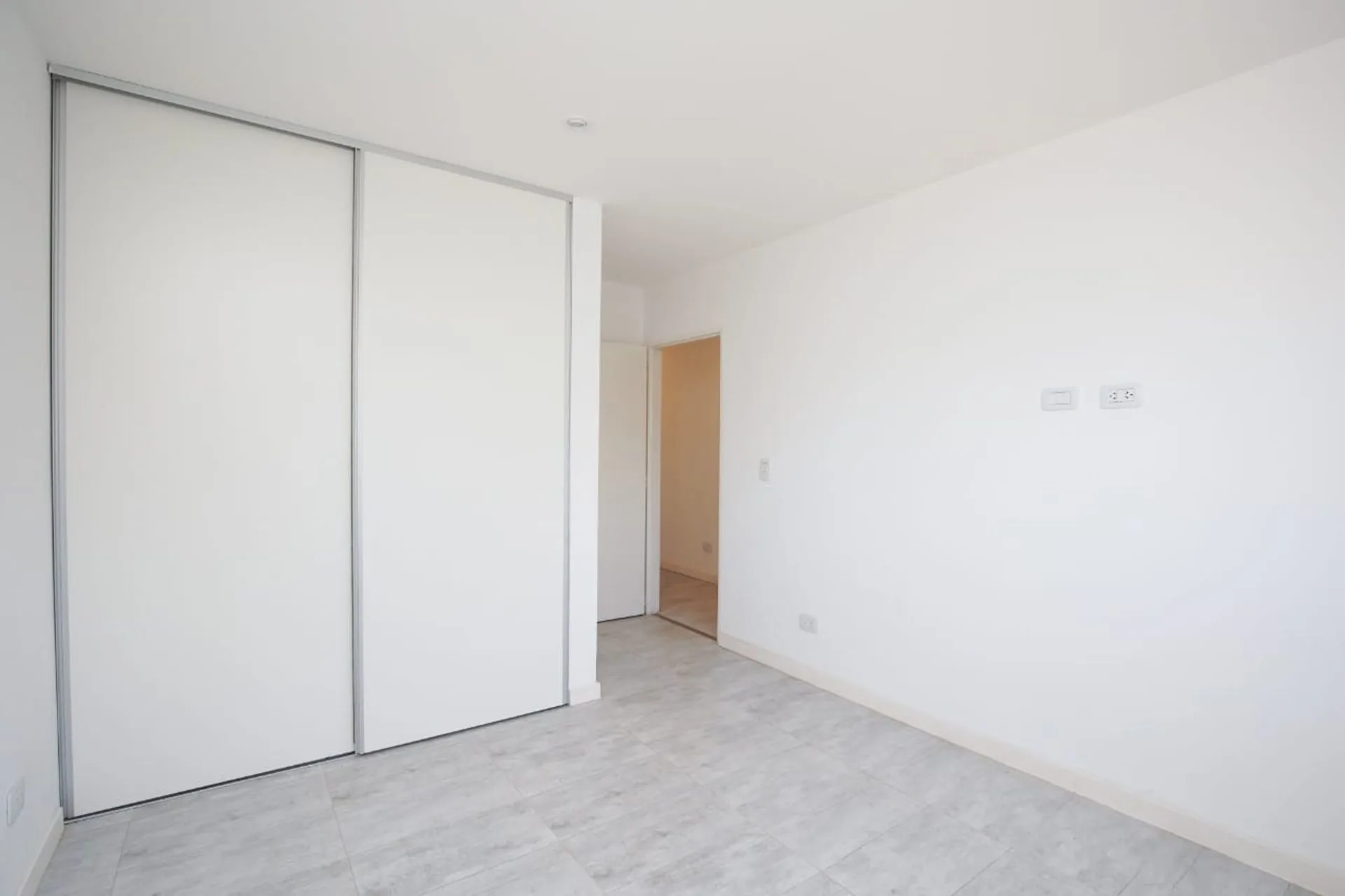 Venta Duplex 3 ambientes De Vicenzo con cochera foto 4