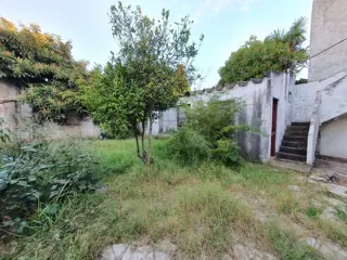 LOTE DE 10 X 30 m CON CASA A DEMOLER foto 2
