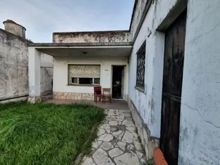 LOTE DE 10 X 30 m CON CASA A DEMOLER foto 5
